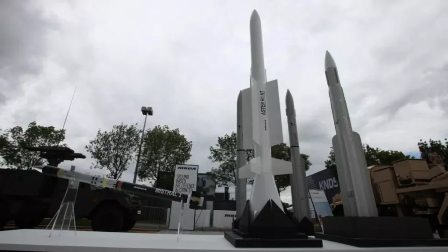 フランスの会社MBDAが製造したミサイルシステムは、2024年6月16日に開催されるEurosatory 2024防衛&セキュリティ展示会で展示されています。© RFI/Jan van der Made