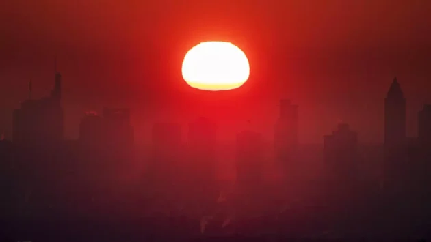 CO2の記録的な急増により、世界はより長期的な温暖化に向けて軌道に乗っています