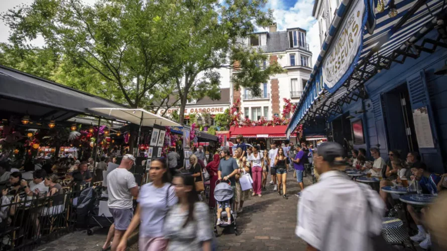 Inseeによると、フランスに合法的に居住しているが、フランス国籍を保持していない外国人は600万人です。© AP - オーレリアン・モリサード