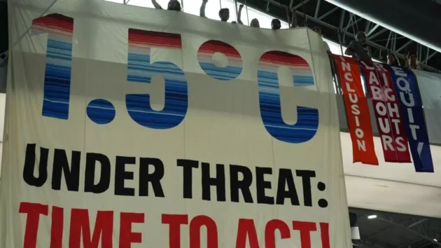 「グラスが半分いっぱいになっているのを見るのは難しい」：パリの気候協定の評決は10時