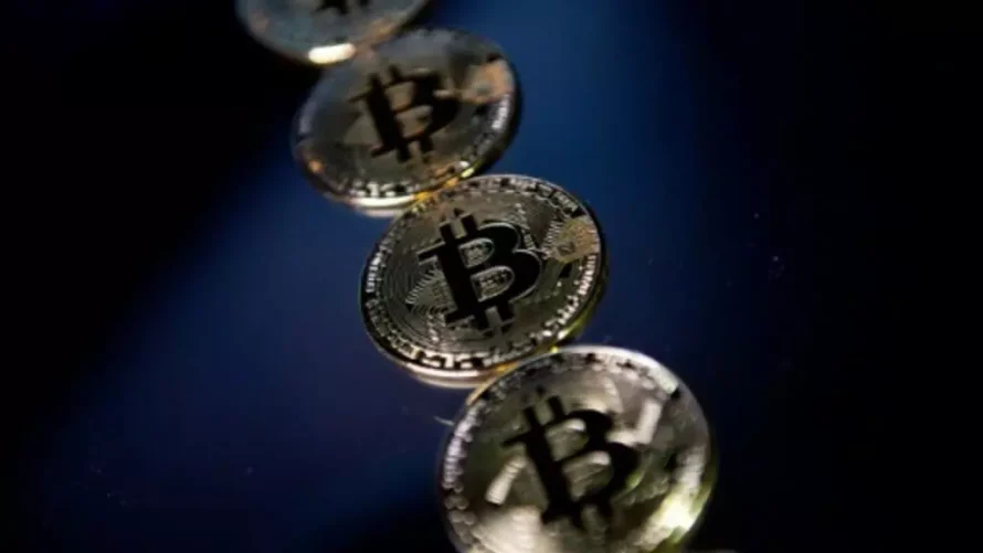 4か月で、ビットコインの価格はほぼ半分の価値を失いました。AFP/ファイル