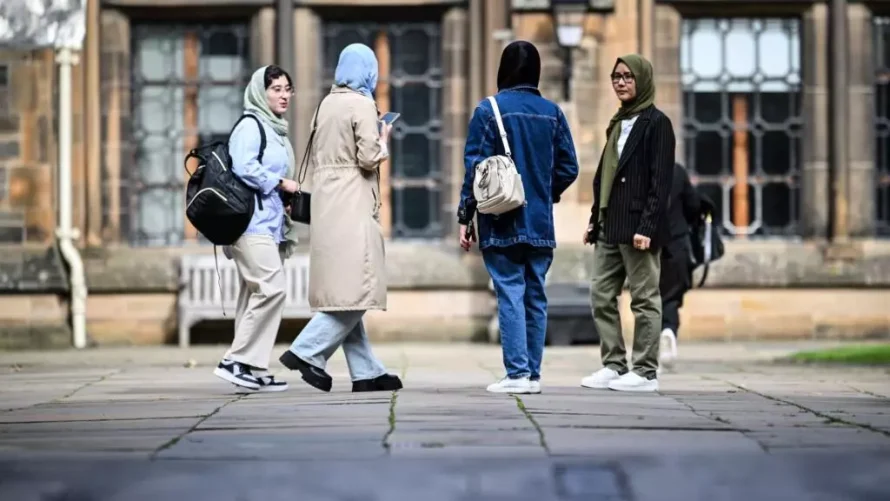 2024年9月13日、スコットランド・グラスゴー大学に在籍するアフガニスタン出身の医学生。英国はアフガニスタンと他の3か国からの人々に対するすべての学生ビザの発行を停止しています。© Andy Buchanan / AFP