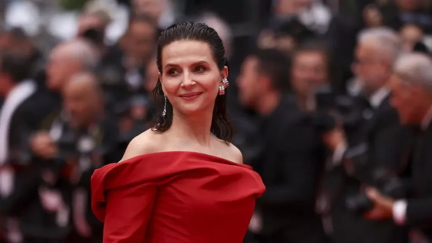 女優ジュリエット・ビノッシュは、先週『リベレーション・デイリー』に掲載された嘆願書において、ファシストによる集合的想像力の支配を警告した600人の有力人物の一人でした。ヴィアンニー・ル・カエ/インビジョン/AP - ヴィアニー・ル・カエ