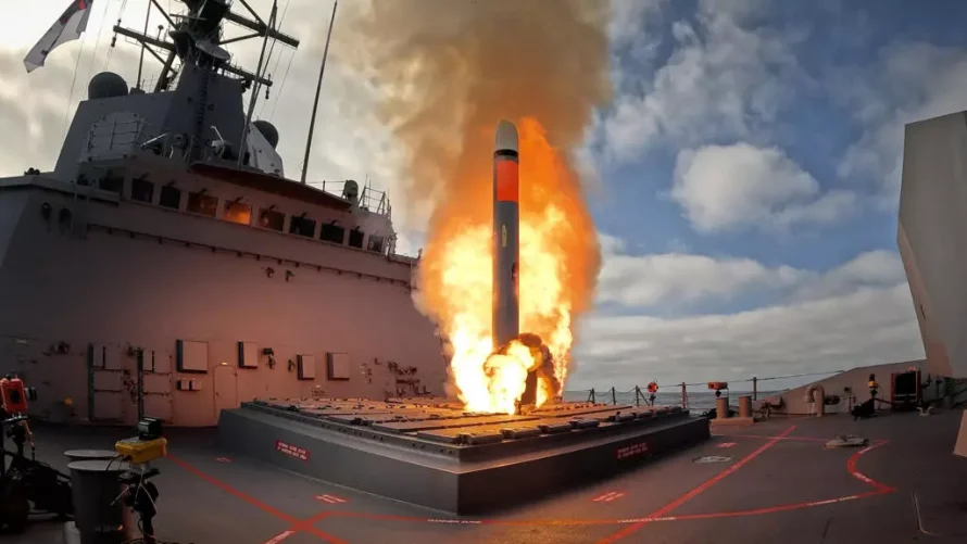 ドイツは米国からトマホークミサイルを購入する予定です。ここで、オーストラリア海軍の艦船が米国西海岸沖でトマホーク兵器システムを発射します。© オーストラリア防衛 / AFP